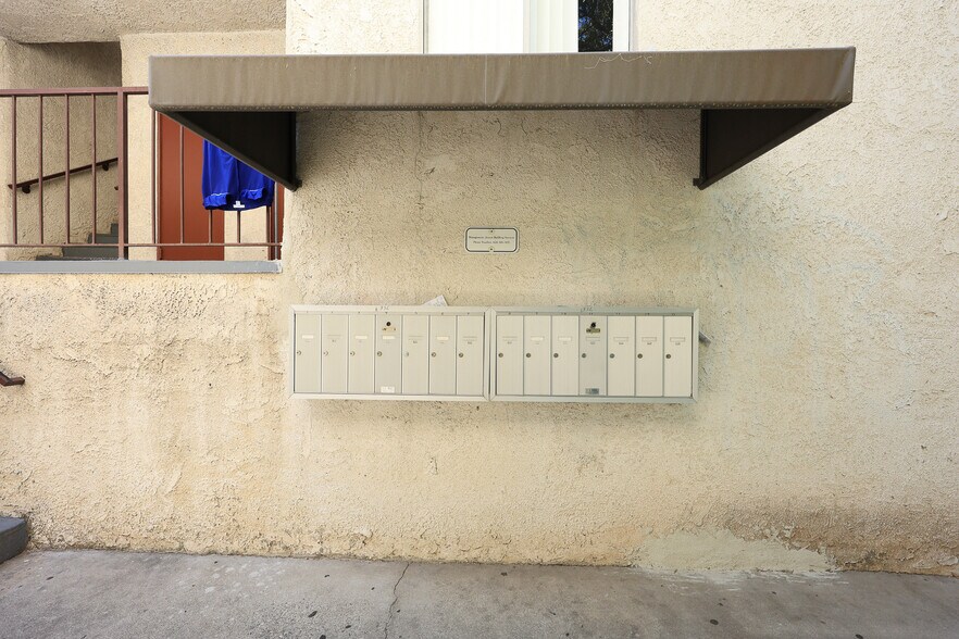 More Photos Of 332 Riverdale Dr, Glendale Apartments For Sale