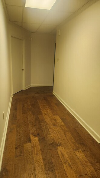 More Photos Of 4727-4729 Spottswood Ave, Memphis Office For Lease