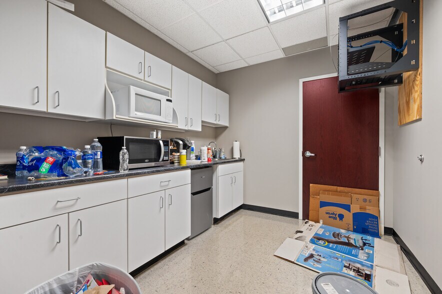 More Photos Of 3000 Stonewood Dr, Wexford Office For Lease