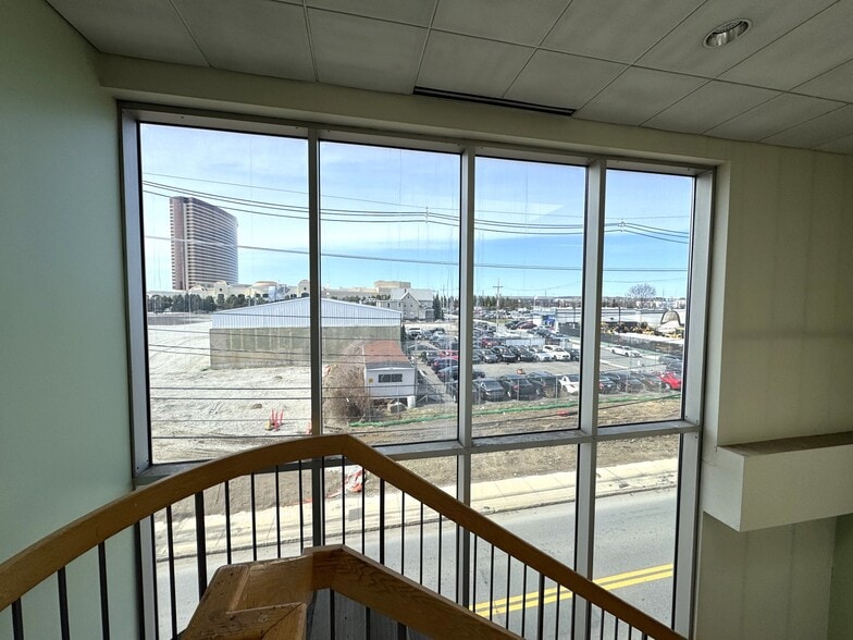 More Photos Of 4 Betty St, Everett Flex For Lease