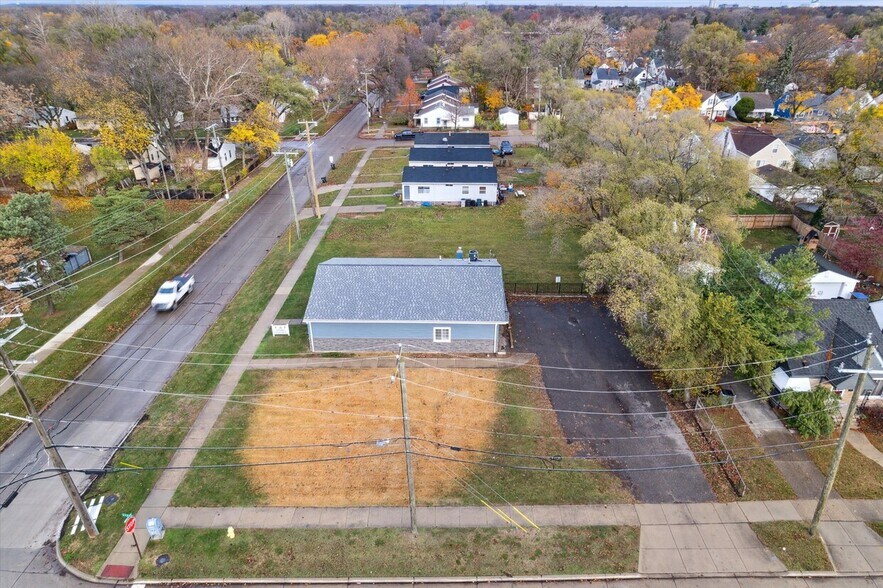 More Photos Of 22610 Rosewood St, Oak Park Office Residential For Sale