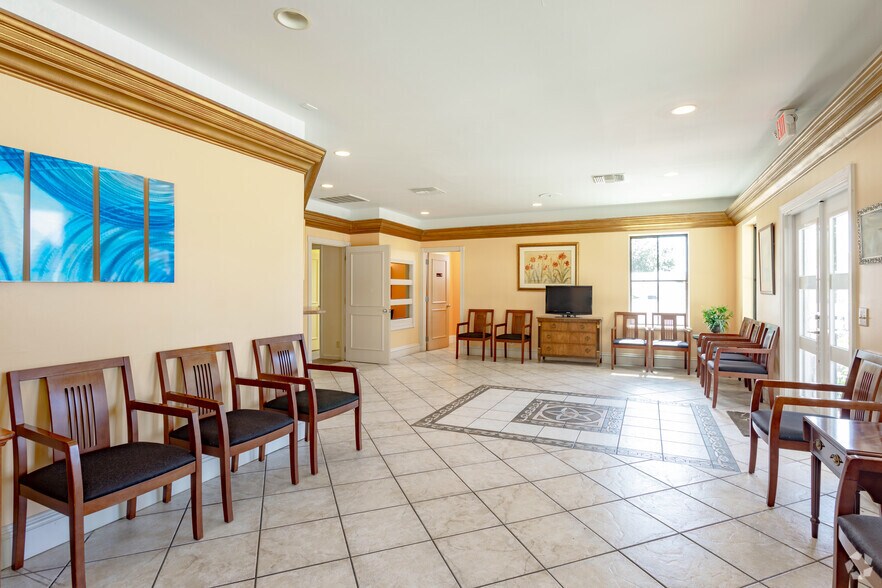 More Photos Of 101 SE 27th Ave, Boynton Beach Medical For Sale