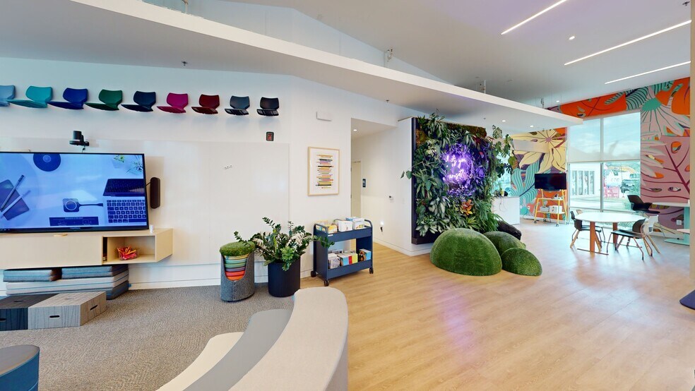 More Photos Of 11634 Maple St, Fishers Office For Lease