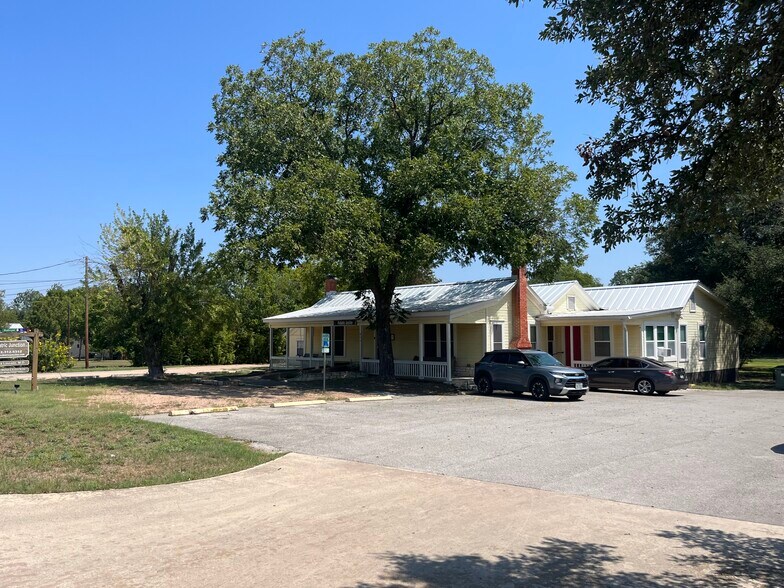More Photos Of 211 Railroad St, Buda Medical For Sale