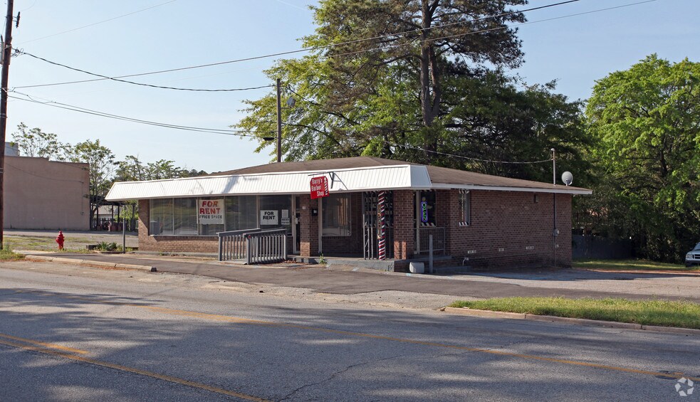 More Photos Of 115 W Main St, Lexington Restaurant For Sale