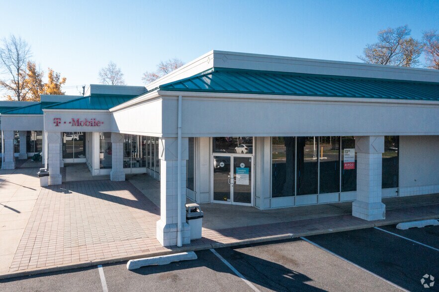 More Photos Of 1596 Union Tpke, New Hyde Park Unknown For Lease