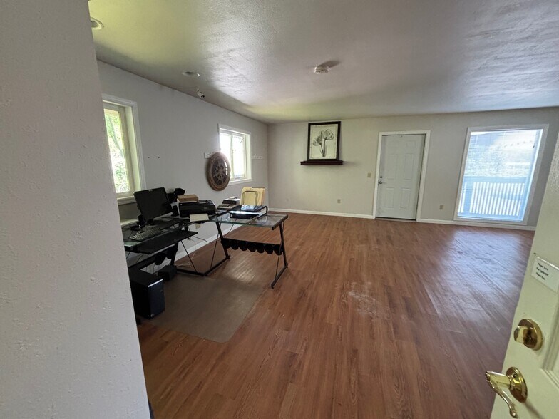 More Photos Of 15350 NE Sandy Blvd, Portland Office Residential For Sale