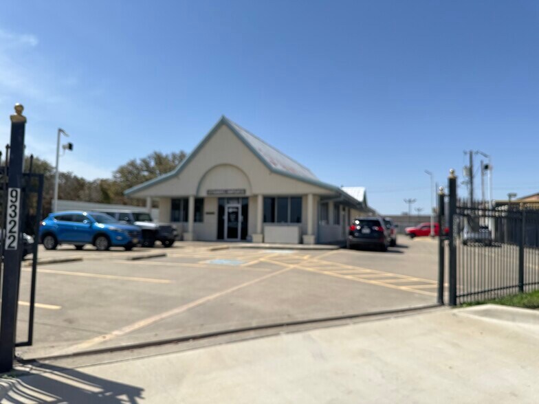 More Photos Of 9322 LBJ Fwy, Dallas Fast Food For Lease