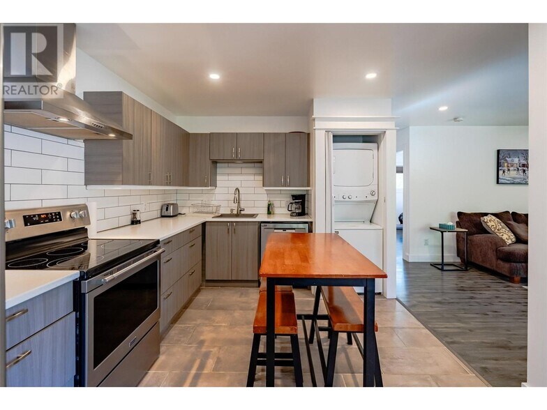 More Photos Of 1810 1 St, Fruitvale Apartments For Sale