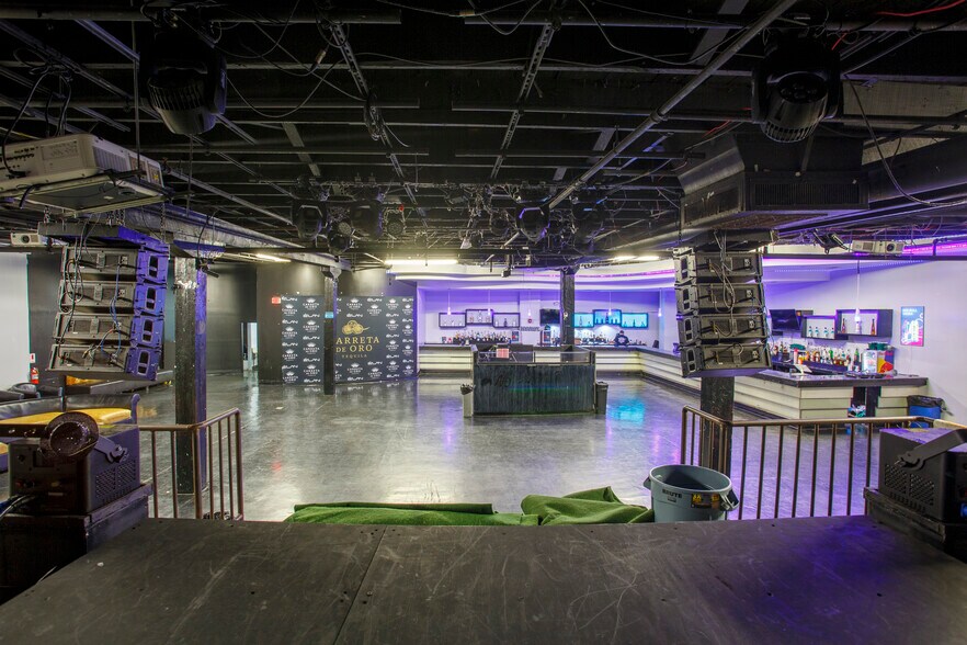 More Photos Of 301-307 W River St, Savannah General Retail For Lease