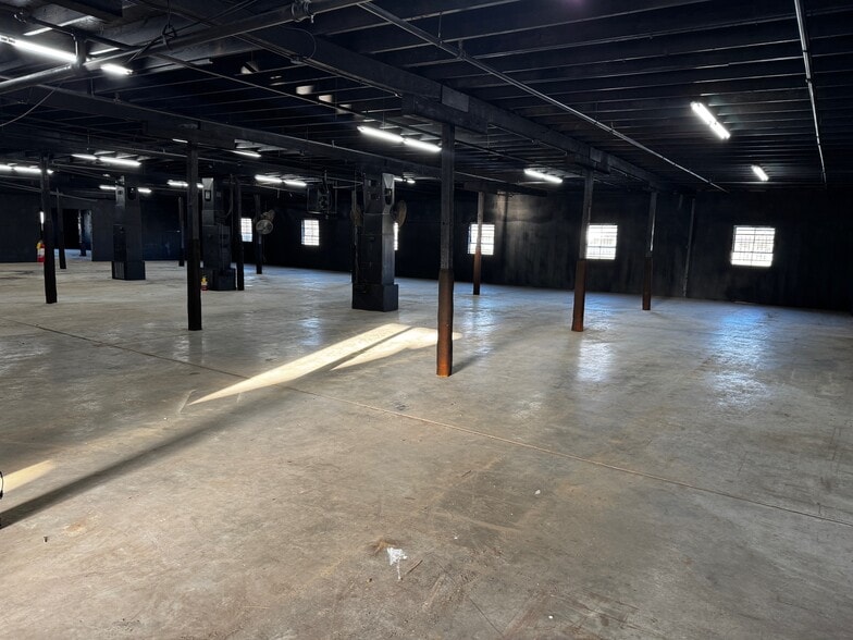 More Photos Of 400-404 Dixie Ln, North Little Rock Warehouse For Sale