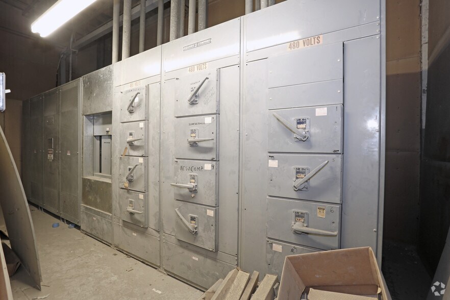 More Photos Of 3901 Camden Ave, Parkersburg Warehouse For Lease