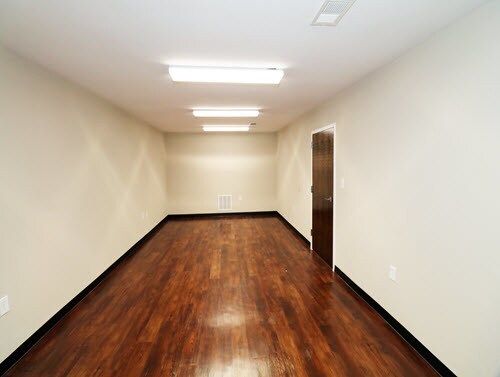More Photos Of 297 Industrial Park Dr, Lawrenceville Warehouse For Lease