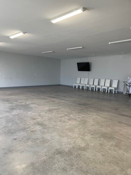 More Photos Of 139 S Jackson St, Hawkinsville Sports And Entertainment For Sale