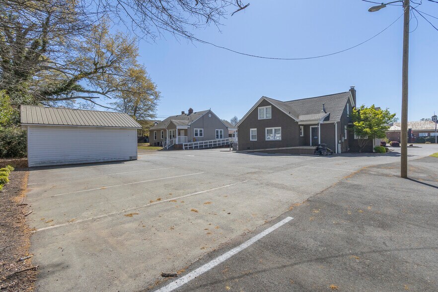 More Photos Of 2006 N Main St, Anderson Office For Sale
