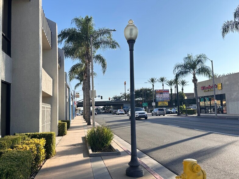 More Photos Of 17116-17122 Bellflower Blvd, Bellflower Storefront For Lease