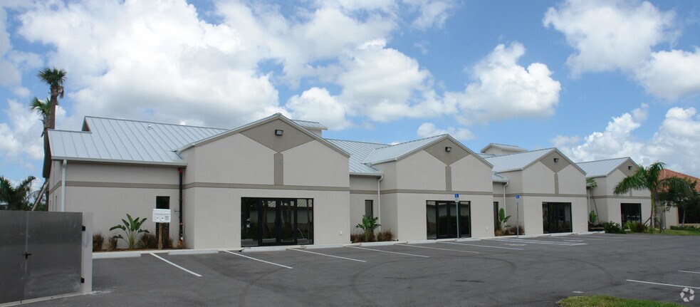 More Photos Of 15730 New Hampshire Ct, Fort Myers Medical For Lease