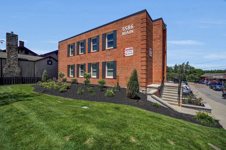 Primary Photo Of 5586 Main St, Williamsville Office For Lease