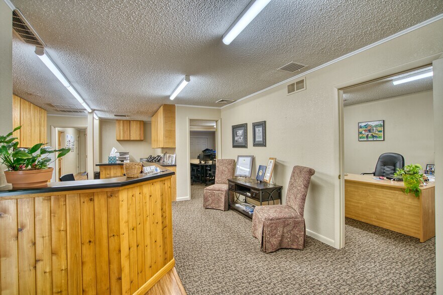 More Photos Of 420 Kimbark St, Longmont Office For Lease