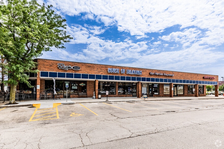 More Photos Of 11705-11849 College Blvd, Overland Park Unknown For Lease