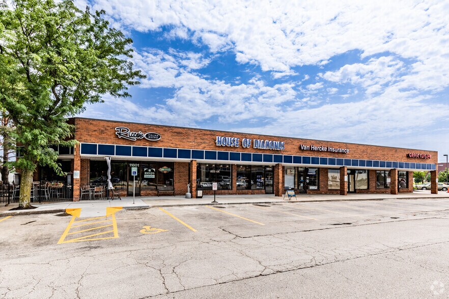 More Photos Of 11705-11849 College Blvd, Overland Park Unknown For Lease