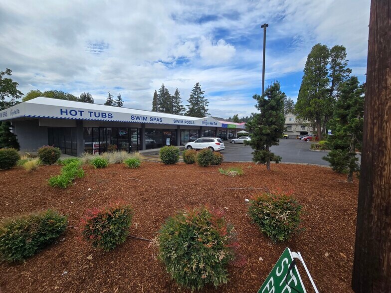 More Photos Of 10325 SW Canyon Rd, Beaverton Restaurant For Lease