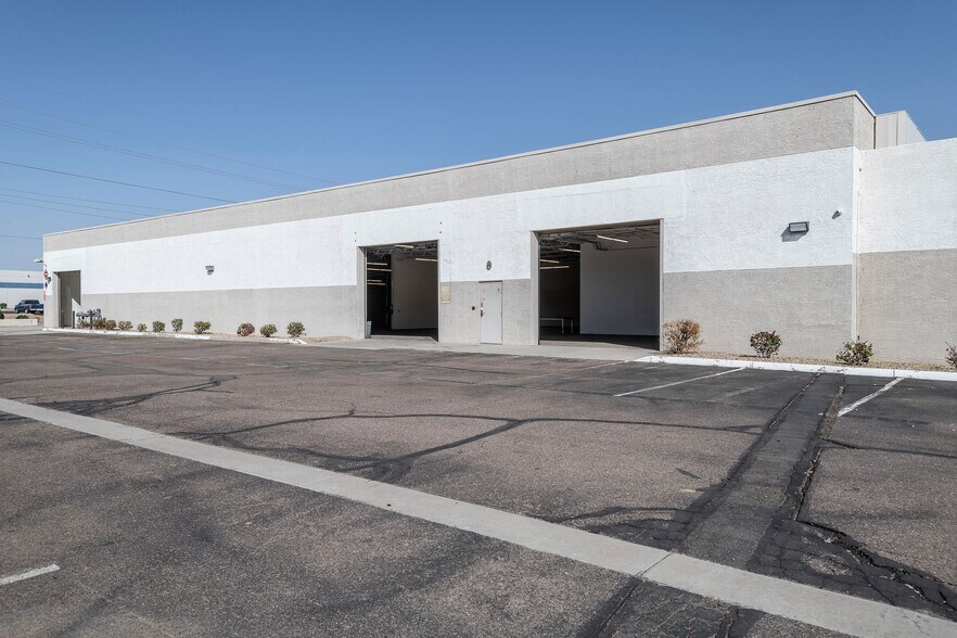 More Photos Of 2250 W Peoria Ave, Phoenix Manufacturing For Lease