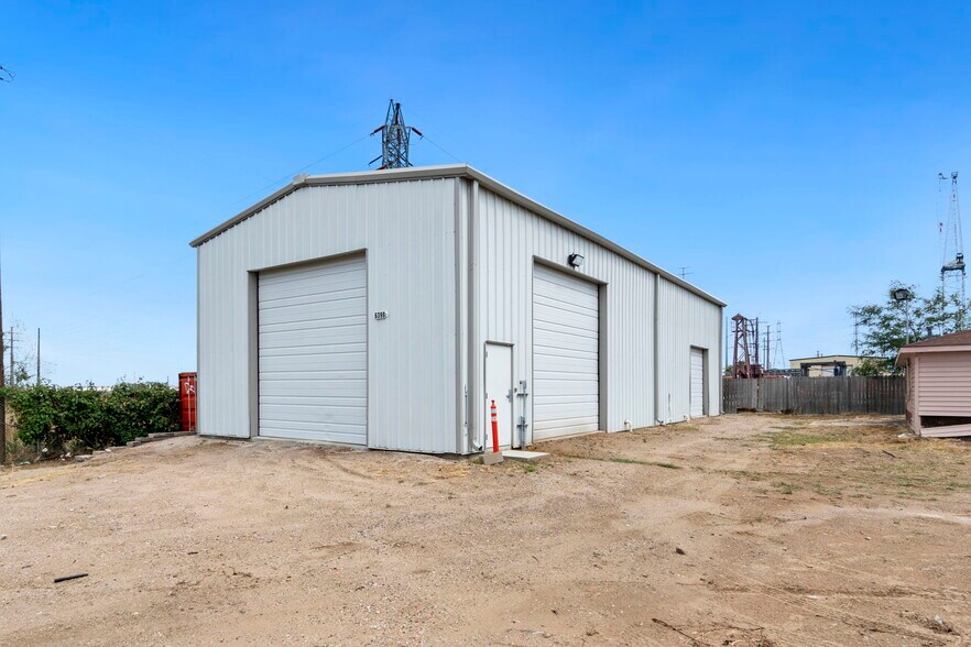 More Photos Of 6398 Franklin St, Denver Warehouse For Lease