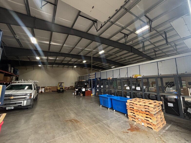 More Photos Of 3543 Steelhead Run Dr NE, Albany Warehouse For Lease