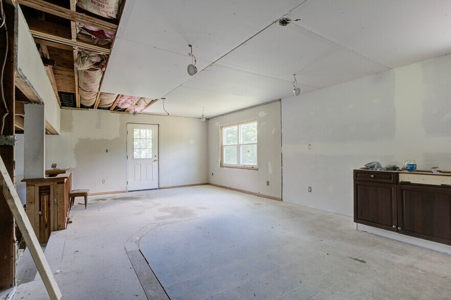 More Photos Of 13100 Bedford Rd NE, Cumberland Light Manufacturing For Lease