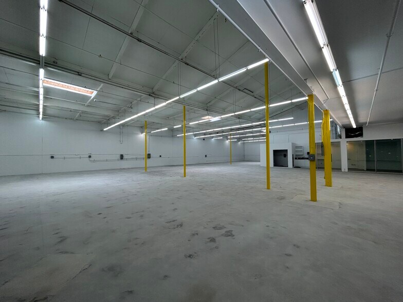 More Photos Of 5701 Buckingham Pky, Culver City Warehouse For Lease
