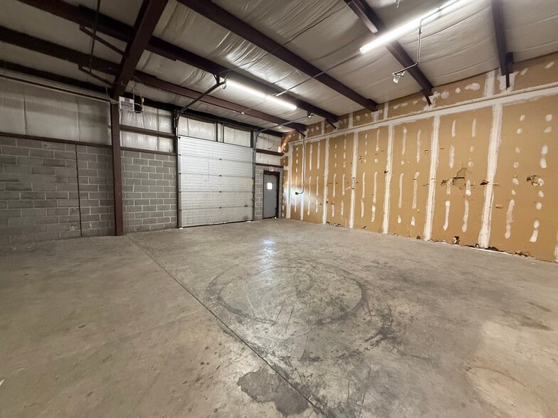 More Photos Of 89-91 Church St, East Hartford Light Manufacturing For Lease