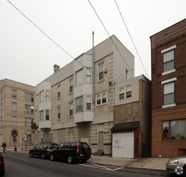 More Photos Of 638 Christian St, Philadelphia Storefront Retail Residential For Lease
