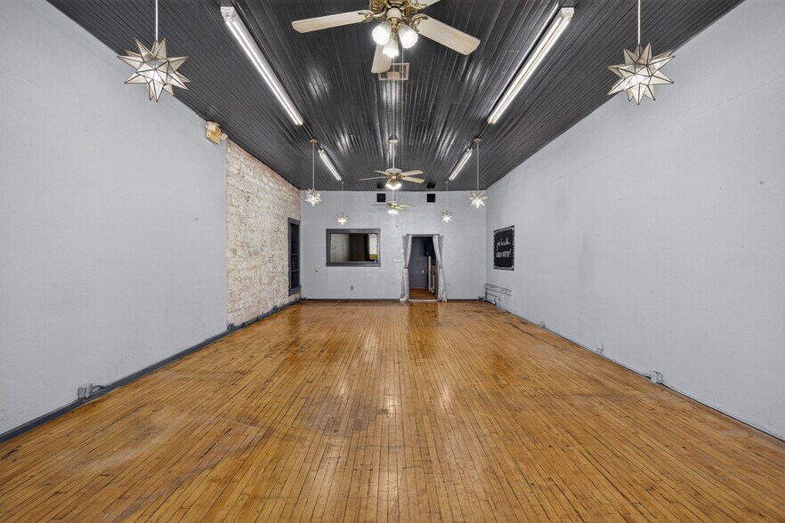 More Photos Of 308 S Main St, Burnet General Retail For Sale