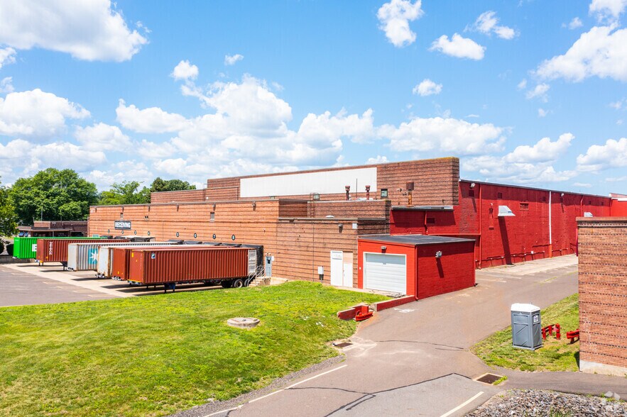 More Photos Of 2201 Green Ln, Levittown Unknown For Lease