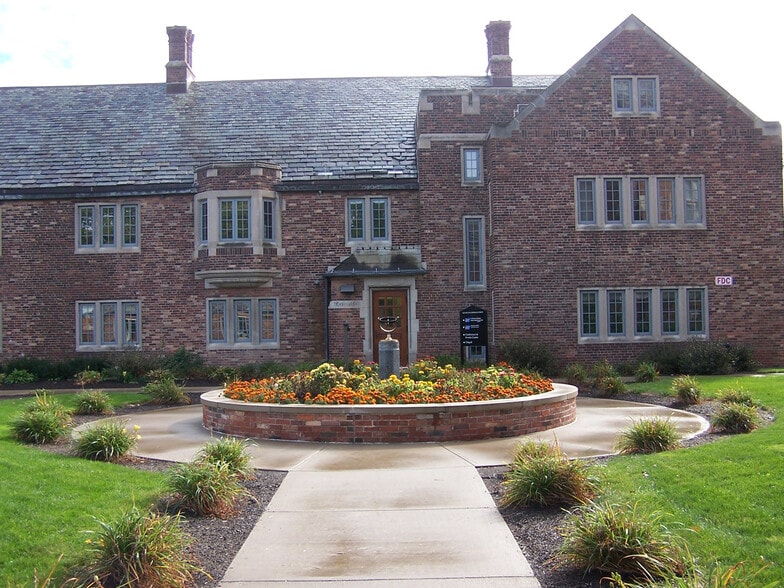 More Photos Of 1100 Goodman St S, Rochester Schools For Lease