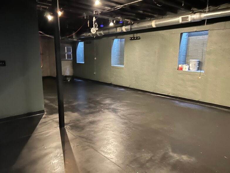 More Photos Of 299 Peters St, Atlanta Flex For Lease