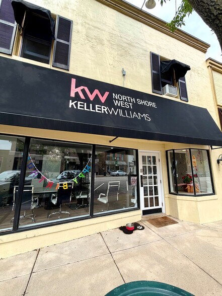 More Photos Of 134 Center St, Grayslake Storefront Retail Residential For Lease