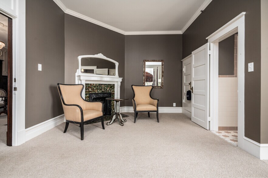 More Photos Of 738 E Main St, Belhaven Hotel For Sale