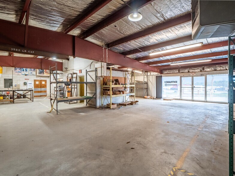 More Photos Of 1 W Choctaw Ave, Mcalester Flex For Sale