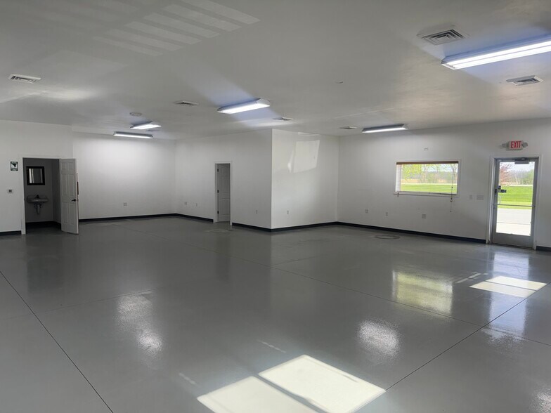 More Photos Of 3978 State Road 21, Oshkosh General Retail For Lease