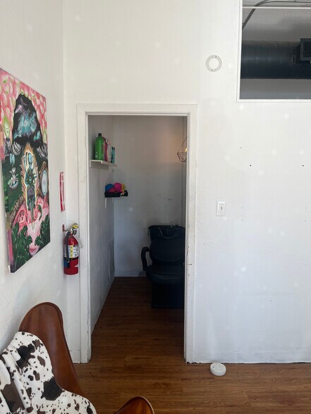 More Photos Of 103 W 6th St, Tyler Flex For Lease