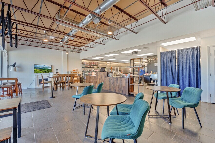 More Photos Of 401 E Myrtle, Johnson City Freestanding For Sale