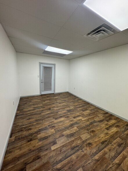 More Photos Of 556 Main St, Stroudsburg Office Residential For Lease