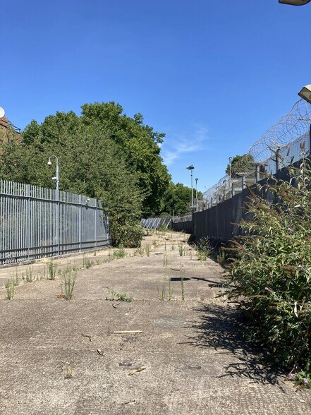 More Photos Of 33-39 Parsons Green Ln, London Warehouse For Lease