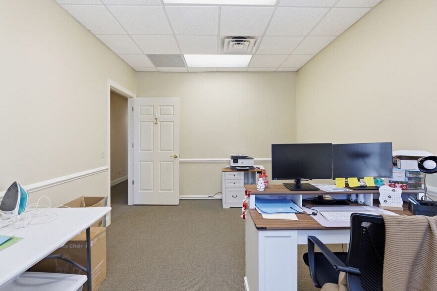 More Photos Of 70 N Main St, Hilton Head Island Office For Sale