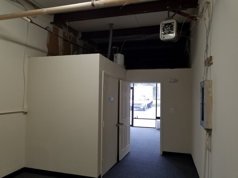 More Photos Of 9244 E Hampton Dr, Capitol Heights Unknown For Lease