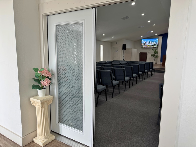 More Photos Of 2428 Wavell St, Houston Religious Facility For Sale