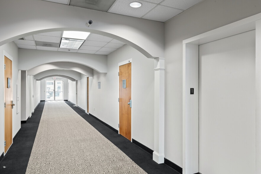 More Photos Of 20 Pidgeon Hill Dr, Sterling Medical For Lease