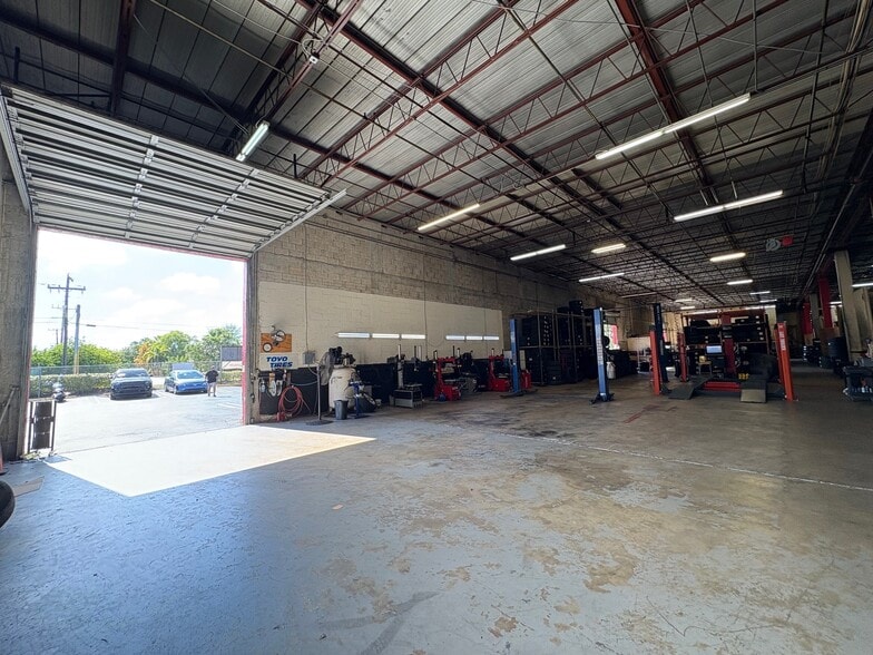More Photos Of 1301 SW 2nd St, Pompano Beach Warehouse For Sale